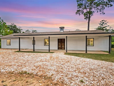 Living area at 197 S Buckhorn DR - 4 bed 2 bath home