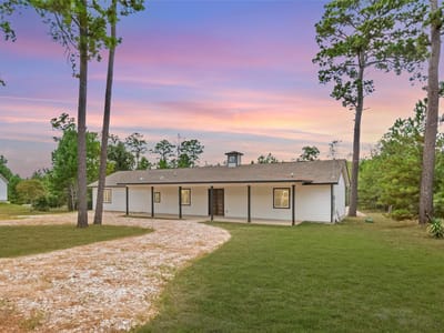 Living area at 197 S Buckhorn Dr - 4 bed 2 bath home