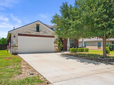 Living area at 19832 Harrier Flight TRL - 3 bed 2 bath home