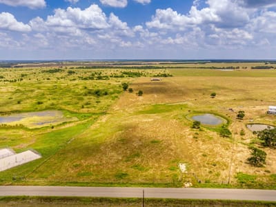 Living area at 1997 County Rd 464 - None, Coupland, TX