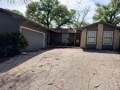 Living area at 2 Acacia DR - 3 bed 2 bath home