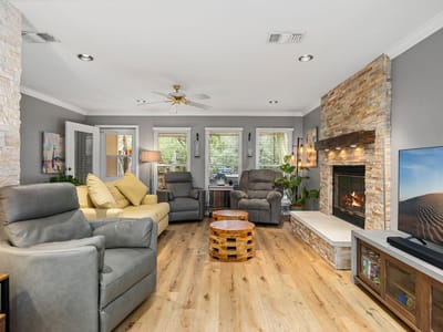 Property photo 4 at 20 Westwood DR - 4 bed 2 bath home