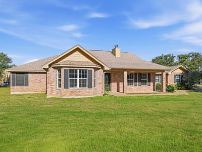 Living area at 200 Apache Trail ST - 7 bed 3 bath home