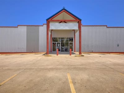 Property photo 3 at 200 Commercial DR - Moss & Moss Sub, Taylor, TX
