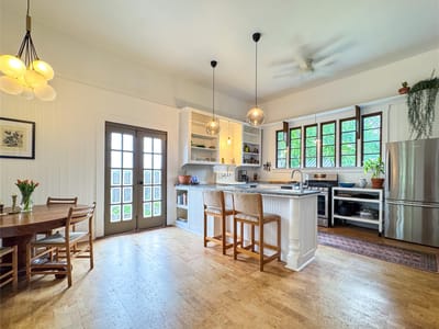 Primary bedroom at 200 E Brenham ST - 3 bed 2 bath home