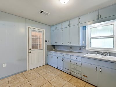Bathroom at 200 E Tate ST - 2 bed 1 bath home