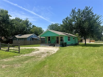 Living area at 200 Prima ST - 2 bed 1 bath home