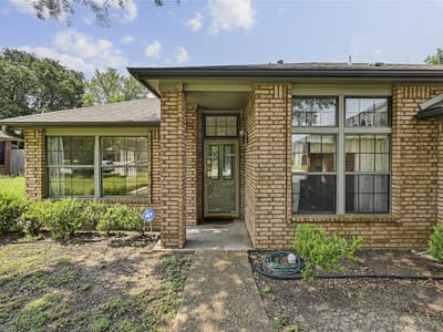 Living area at 200 Shawnee TRL - 3 bed 2 bath home