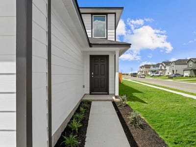 Living area at 200 Varner WAY - 5 bed 2 bath home