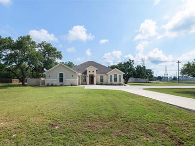 Property photo 2 at 200 Wood CV - 5 bed 3 bath home