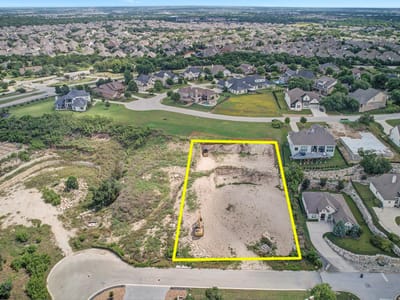 Living area at 2001 Mesita WAY - The Views At Crystal Falls, Leander, TX