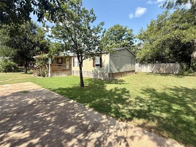 Property photo 3 at 2001 Pecan ST - 3 bed 2 bath home