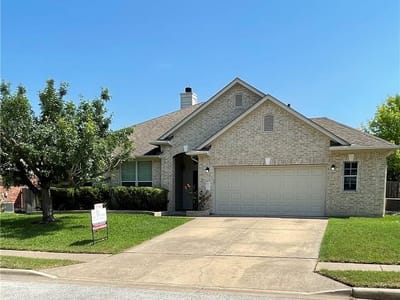 Living area at 20013 Crane Creek LOOP - 4 bed 2 bath home