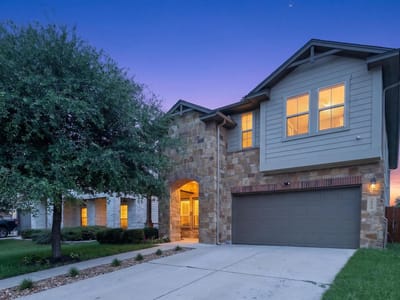 Living area at 2004 Garretts WAY - 4 bed 3 bath home