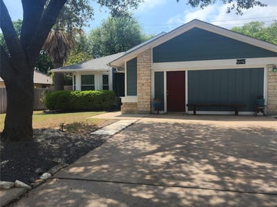 Living area at 2005 Elysian Fields - 3 bed 2 bath home