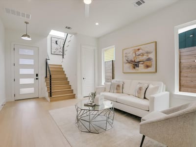 Living area at 2006 Sl Davis Ave Unit #2 - 3 bed 3 bath home