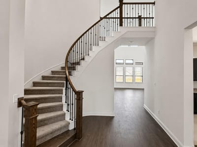 Property photo 2 at 201 Archway LN - 5 bed 4 bath home