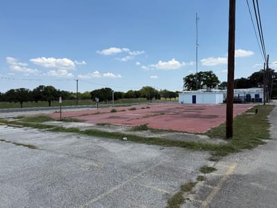Living area at 201 S 2nd St - Original Town Copperas Co, Copperas Cove, TX