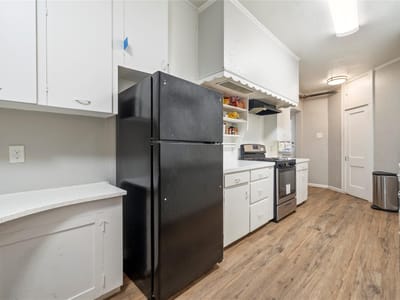 Living area at 201 W 31st ST Unit #B - 3 bed 1 bath home