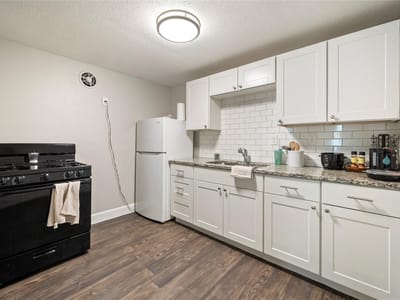 Living area at 201 West 31st ST Unit #E - 2 bed 1 bath home