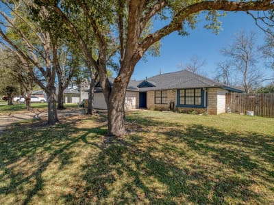 Property photo 2 at 2010 Lark LN - 3 bed 2 bath home