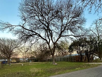 Living area at 2011 Water St - Oney, Bastrop, TX