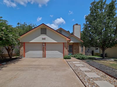 Property photo 2 at 2012 Castle View DR - 3 bed 2 bath home