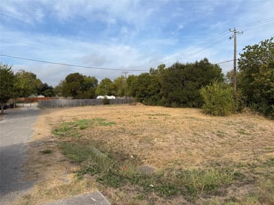 Photo 2 of 5 at 2012 Maple ST - Georgetown, Georgetown, TX