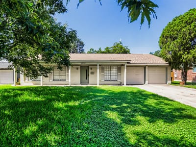 Property photo 2 at 2013 Southern Oaks DR - 3 bed 2 bath home