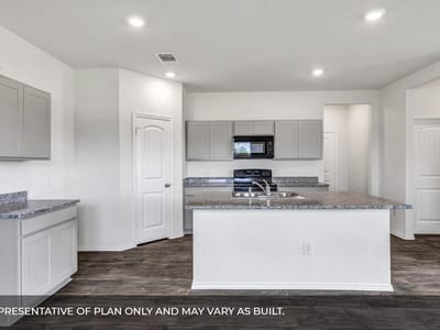 Property photo 4 at 20131 Heinrich LN - 5 bed 3 bath home