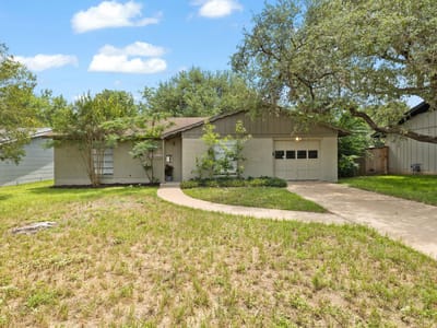 Living area at 2015 Fair Oaks DR - 3 bed 2 bath home