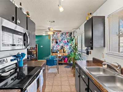 Kitchen at 2018 W Rundberg LN Unit #4B - 2 bed 2 bath home