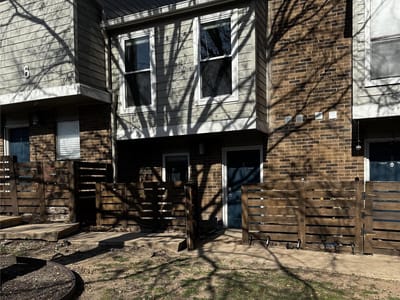 Living area at 2018 W Rundberg Ln Unit #6C - 2 bed 2 bath home