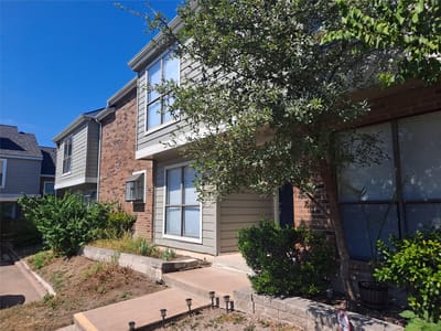 Living area at 2018 W Rundberg LN Unit #9B - 2 bed 2 bath home