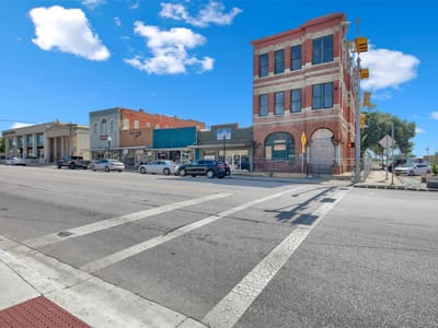 Photo 3 of 31 at 202 N Main ST - Taylor, Taylor, TX