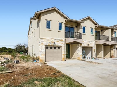 Living area at 202 Tesla CIR - 4 bed 3 bath home