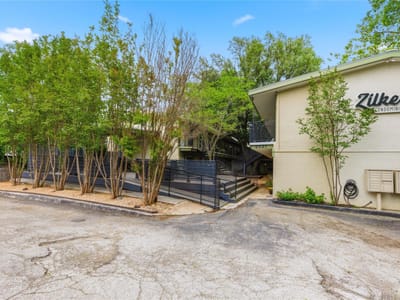 Living area at 2021 Bluebonnet LN Unit #104 - 1 bed 1 bath home