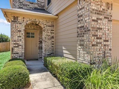 Property photo 3 at 2027 Langdale LN - 3 bed 2 bath home