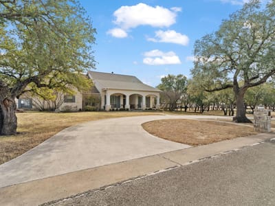 Living area at 203 Circle Oaks Dr - 4 bed 3 bath home