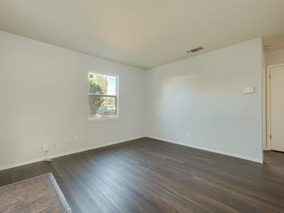 Photo 4 of 33 at 203 Cooper DR - 3 bed 1 bath home