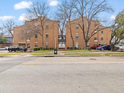 Living area at 203 E 31st St Unit #308 - 2 bed 2 bath home