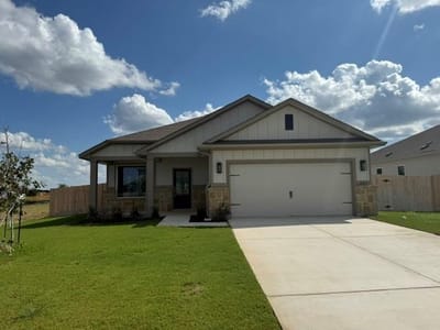 Photo 2 of 24 at 203 Gene Ray Ave - 5 bed 3 bath home
