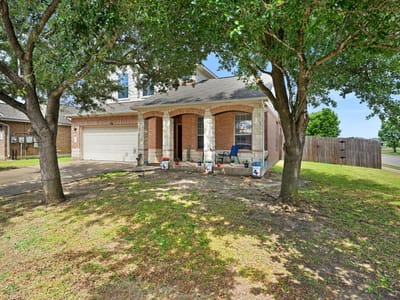 Living area at 20316 Merlin Falcon TRL - 4 bed 2 bath home