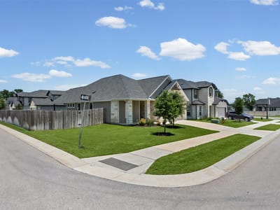 Property photo 4 at 215 Cabiness DR - 4 bed 2 bath home