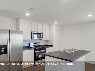 Property photo 4 at 204 Childress ST - 5 bed 2 bath home