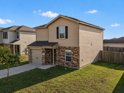 Living area at 204 Denson LN Unit #26C - 3 bed 2 bath home
