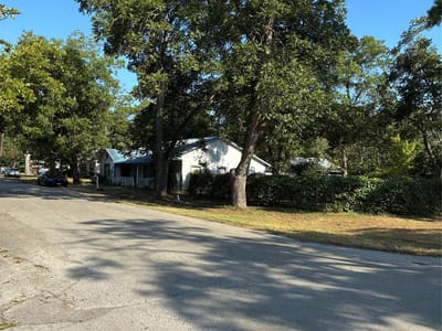 Property photo 3 at 204 NW NW 5th ST - 3 bed 2 bath home