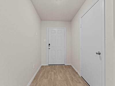 Living area at 204 Varner WAY - 4 bed 2 bath home