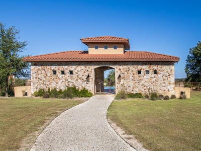 Property photo 5 at 204 Via Daniela - Vineyard At Florence Sec 01, Florence, TX