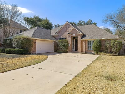 Kitchen at 2040 Saint Andrews Dr - 4 bed 3 bath home